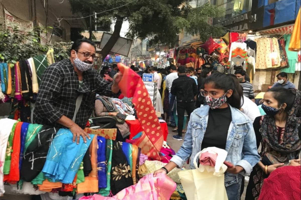 दिवाली की शॉपिंग के लिए बेस्ट हैं लखनऊ की ये सबसे सस्ते मार्केट, जहां कम दाम में मिलते हैं ब्रांडेड कपड़े