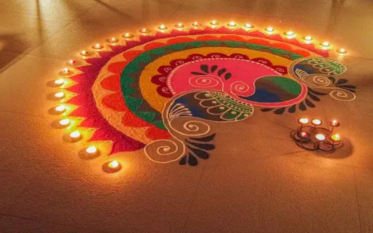 Diwali Rangoli Designs 2024: दिवाली पर घर के इन हिस्सों में बनायें लेटेस्ट रंगोली, देखें आसान डिजाइन