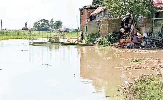 Bihar Flood 2021: दरभंगा में बाढ़ ने दी दस्तक, कमला बलान में उफान से आधा दर्जन पंचायतों का मुख्यालय से संपर्क भंग