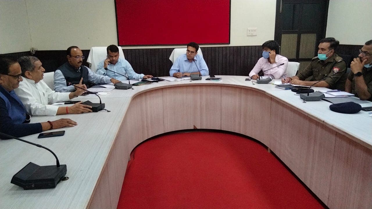 वोटर लिस्ट पंजीकरण के लिए मथुरा में एक माह तक चलेगा विशेष मेला, रंगोली बनाकर लोगों को किया जाएगा जागरूक