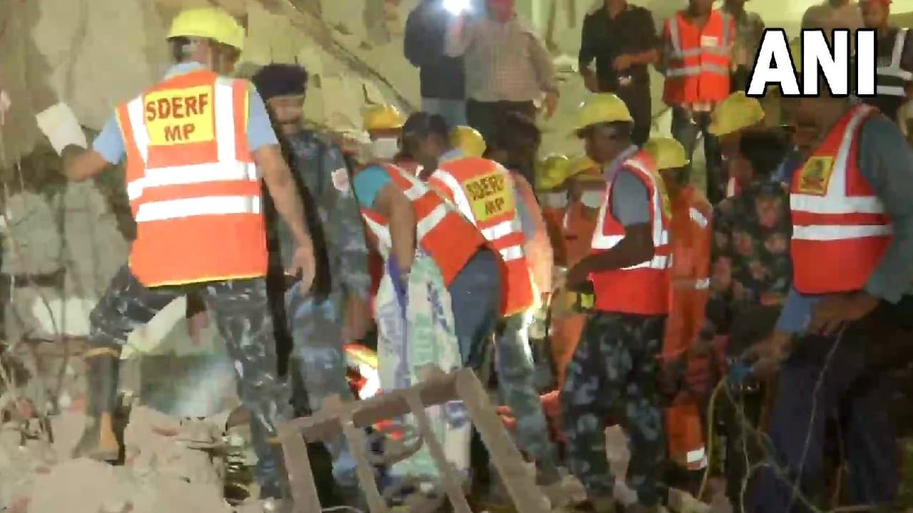 Bhopal News: भोपाल में गिरा 3 मंजिला मकान, एक मजदूर की मौत, 4 की हालत गंभीर
