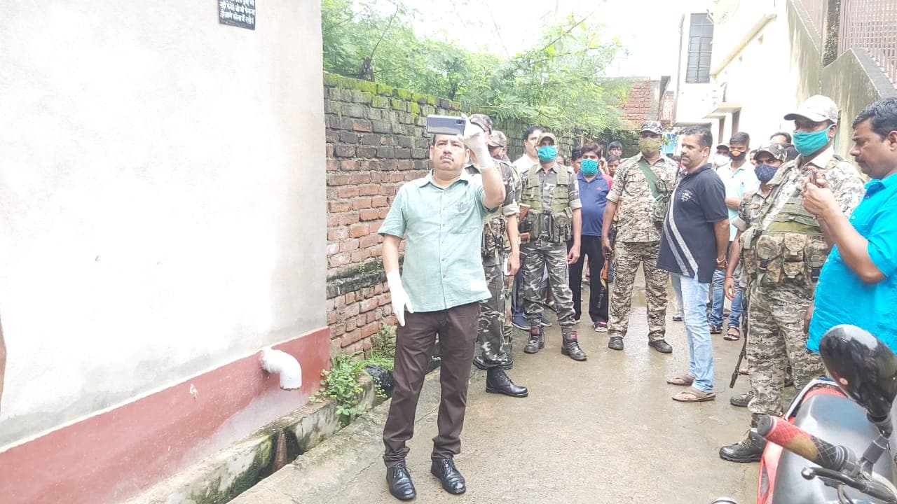झारखंड के पूर्व CM के प्रधान सचिव के आप्त सचिव के माता-पिता की गला रेतकर हत्या, जांच में जुटी पुलिस झारखंड के पूर्व CM के प्रधान सचिव के आप्त सचिव के माता-पिता की गला रेतकर हत्या, जांच में जुटी पुलिस