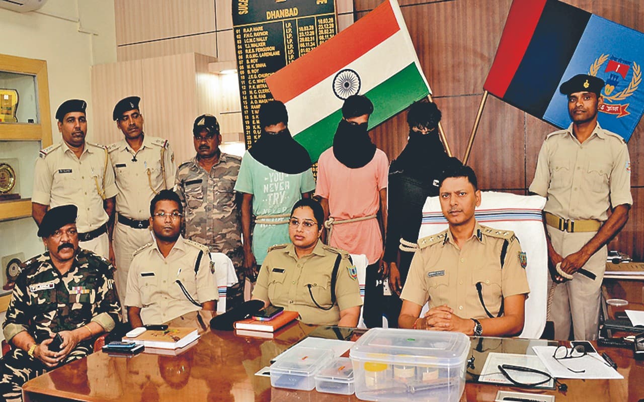 Double Murder Case: धनबाद के वासेपुर में हत्या की गुत्थी पुलिस ने सुलझायी, 4 भाई गिरफ्तार