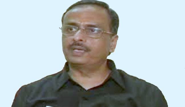 मंझरिया मिडिल स्कूल का आधा हिस्सा नदी में  विलीन, विशंभरपुर में कटाव को रोकने में जुटे अभियंता