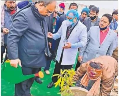 Gorakhpur Health: गोरखपुर में ठंड की दस्तक के साथ निमोनिया के मरीज बढ़े, बच्चे और बुजुर्ग ज्यादा बीमार