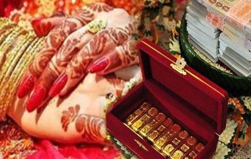 झारख‍ंड के इस IRS अफसर का रौब, शादी में लिये एक करोड़ के जेवरात व सामान, फिर बाद में मांग लिया फ्लैट और गाड़ी