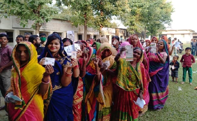 Bihar Chunav 2020, Latest Updates : 
कोसी और सीमांचल के जिलों में झूम कर निकले मतदाता, देखें तस्वीर और हर अपडेट