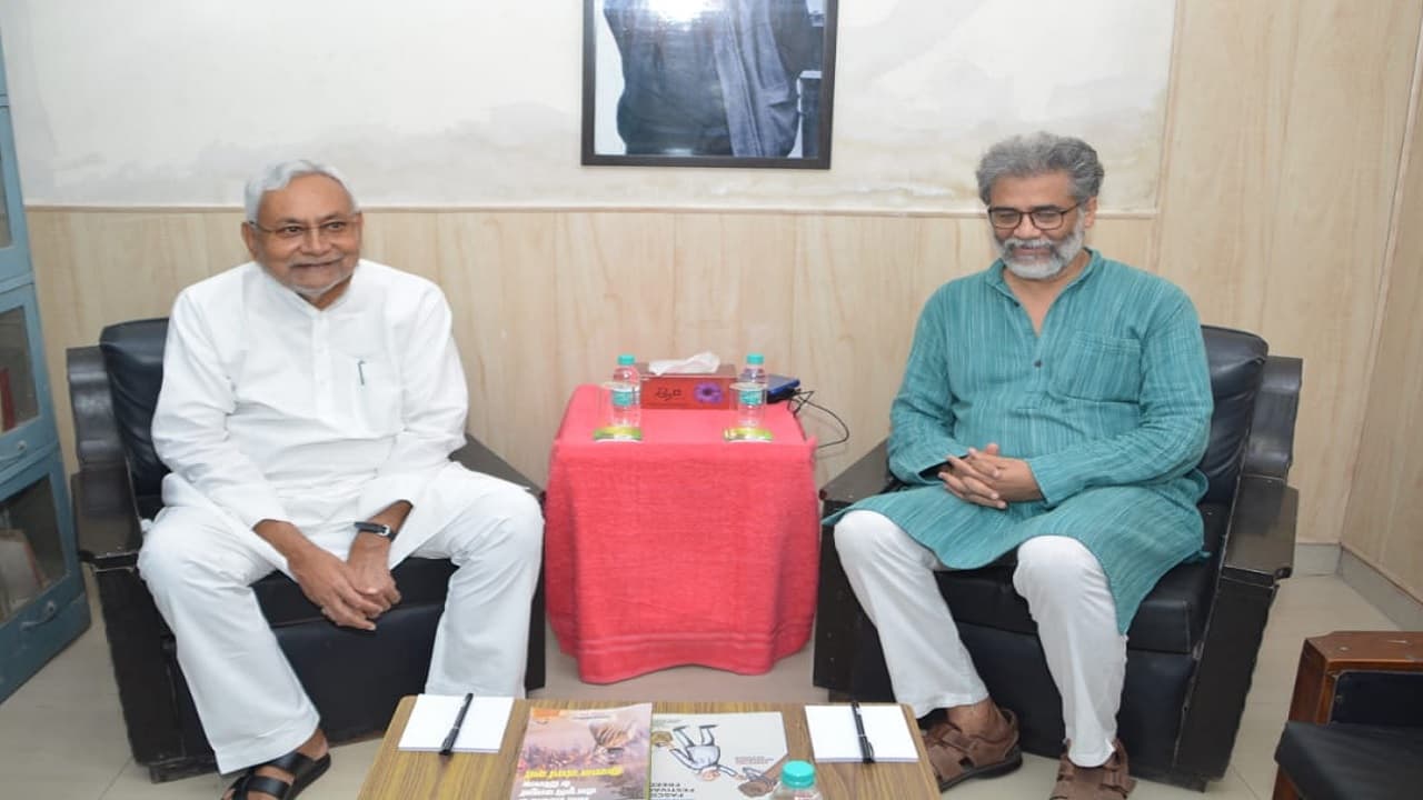 नीतीश कुमार ने दीपांकर भट्टाचार्य से की मुलाकात, कहा बिहार में सभी दल एक साथ और भाजपा अकेली