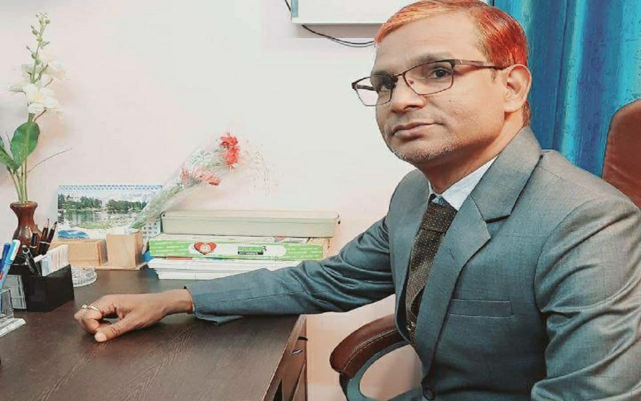 Health Tips: ऑफिस में कैसे रहें फिट? बता रहे हैं फिजियोथेरेपिस्ट डॉ विनय मिश्रा