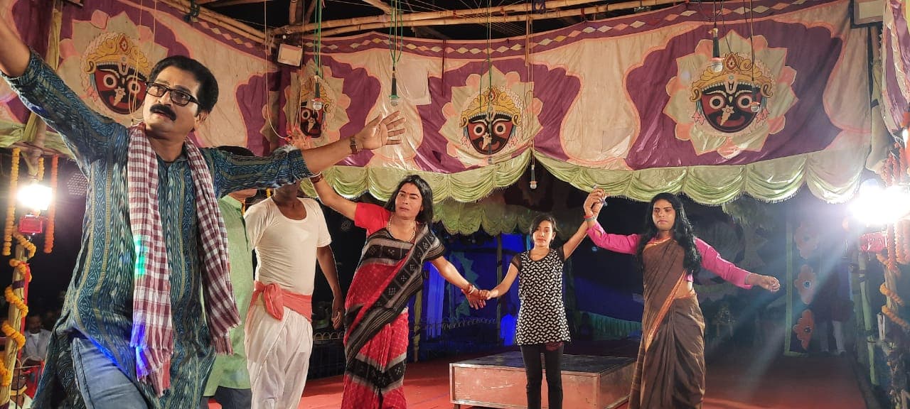झारखंड के छऊ प्रसिद्ध सरायकेला में तीन दशक बाद शुरू हुआ नाटकों का मंचन, ओड़िया नाटक के जरिए कलाकारों ने दर्शकों का मोहा मन