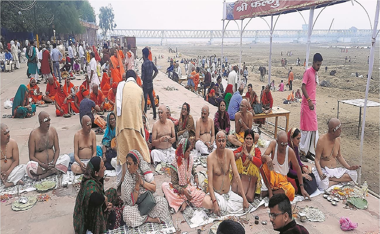 Mahalaya Amavasya 2023 : क्यों मनाते हैं पितृविसर्जन अमावस्या, जानें इस साल की  तिथि, समय, अनुष्ठान और महत्व