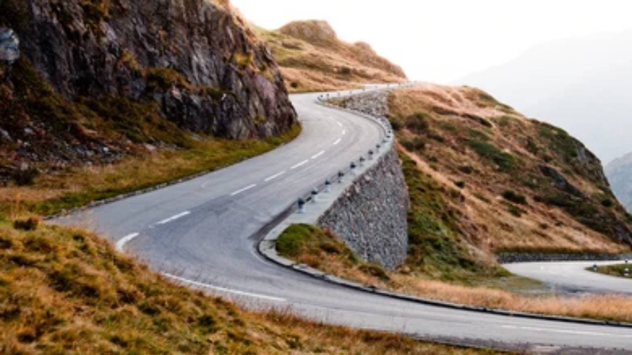 How To : ऊंची पहाड़ी रोड पर कैसे करें सुरक्षित ड्राइव, जानें लाइफ सेविंग टिप्स