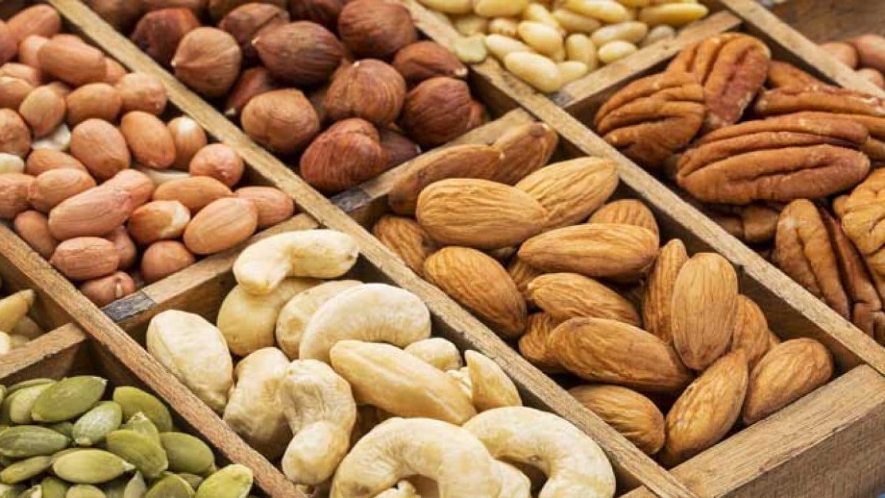 तालिबान के कब्जे के बाद अफगानिस्तान से भारत आने वाले ड्राई फ्रूट का कारोबार बाधित, मेवों की कीमतें और बढ़ेंगी!