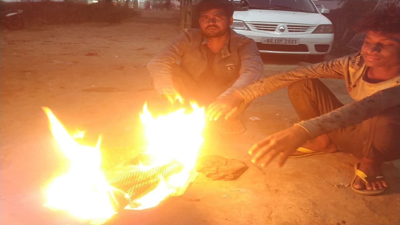 Bihar Weather: पटना समेत कई जिलों में तेज हुई ठंड, अगले दो दिनों में और बढ़ेगी कनकनी, जानें वेदर रिपोर्ट