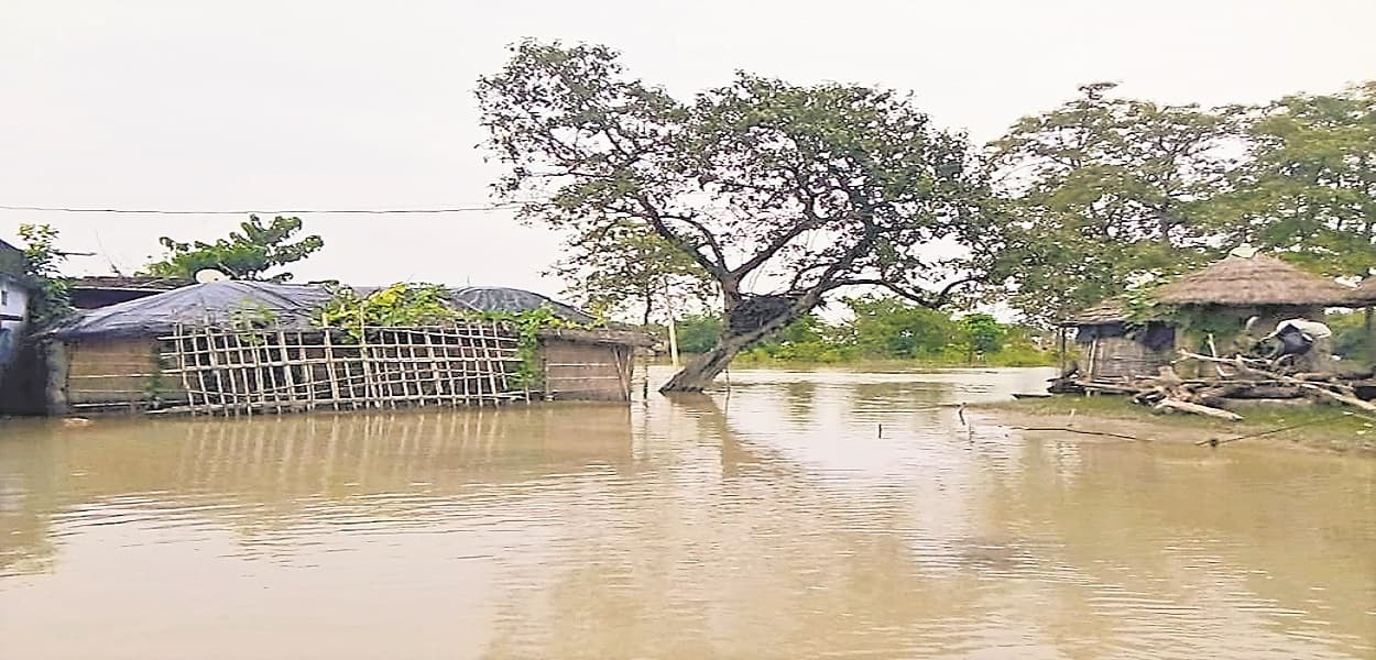 गोपालगंज में गंडक का जलस्तर घटने से लाेगाें को मिली राहत, कटाव के खतरा को देखते हुए हो रही है निगरानी