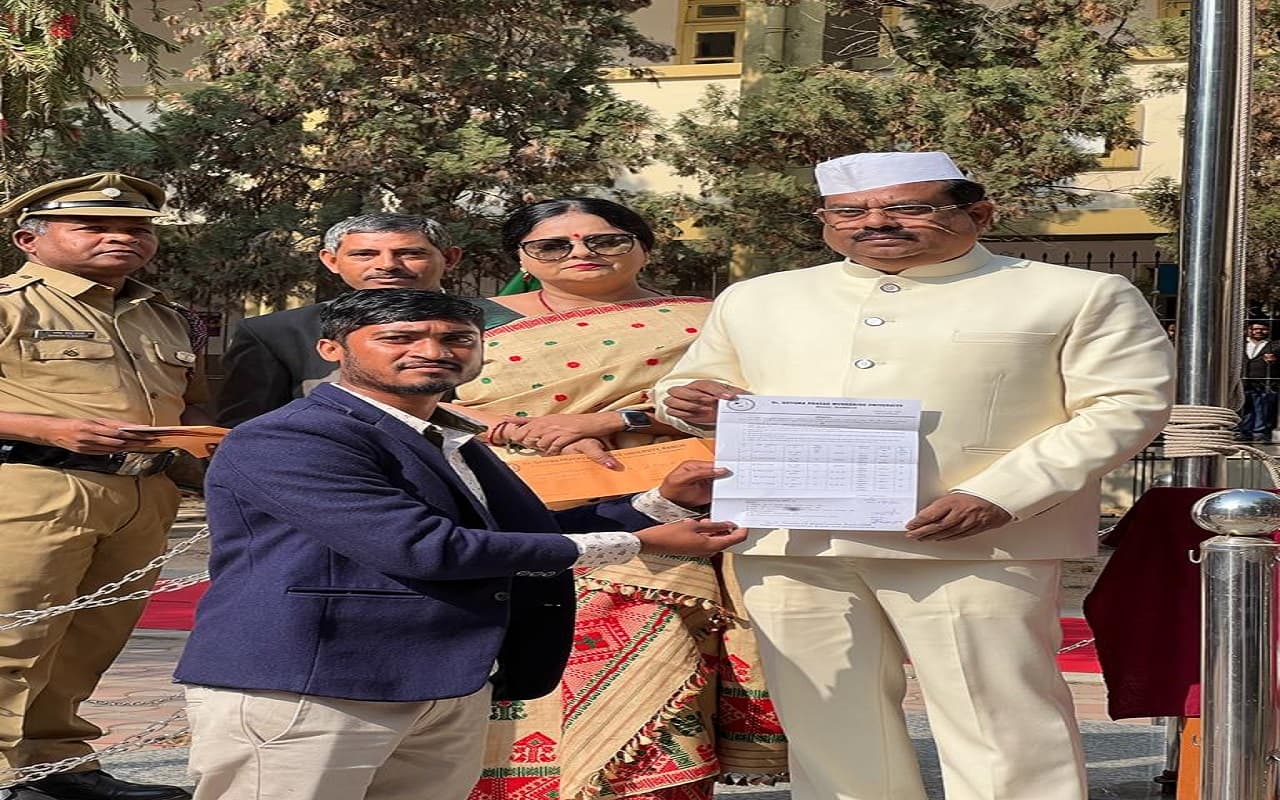 DSPMU के VC डॉ तपन कुमार शांडिल्य ने अनुकंपा पर 6 को सौंपा नियुक्ति पत्र, नयी शिक्षा नीति पर कही ये बात