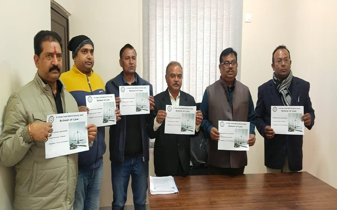 DSPMU में सर्टिफिकेट व लीगल ड्राफ्टिंग कोर्स शुरू, वीसी बोले-Law के कई नये कोर्स की जल्द होगी शुरुआत