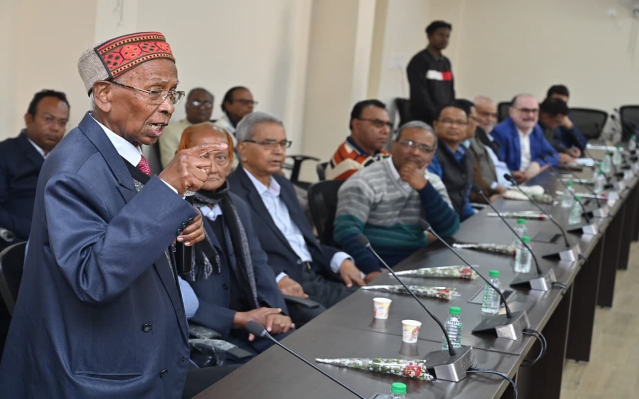 डॉ श्यामा प्रसाद मुखर्जी विश्वविद्यालय: एलुमनाई मीट में क्या बोले वीसी डॉ तपन कुमार शांडिल्य व प्रो केके नाग