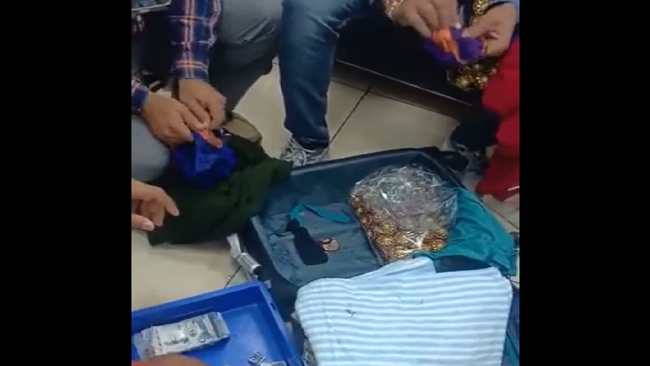 Delhi Airport: लहंगे के बटन में छिपाकर रखे थे 41 लाख रुपये के सऊदी रियाल, IGI एयरपोर्ट पर धराया