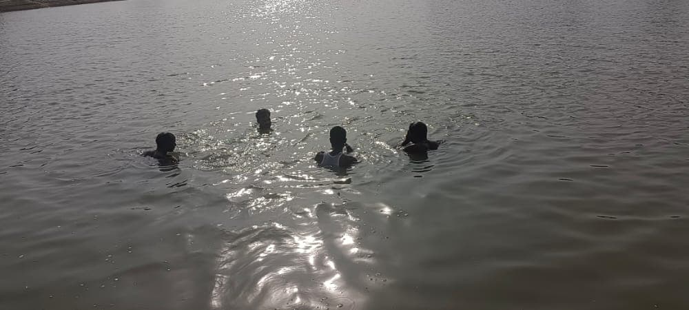 Prayagraj News: तालाब में मूर्ति विसर्जन करते समय तीन छात्रों की मौत, पांच की जान बचाने में हुए कामयाब