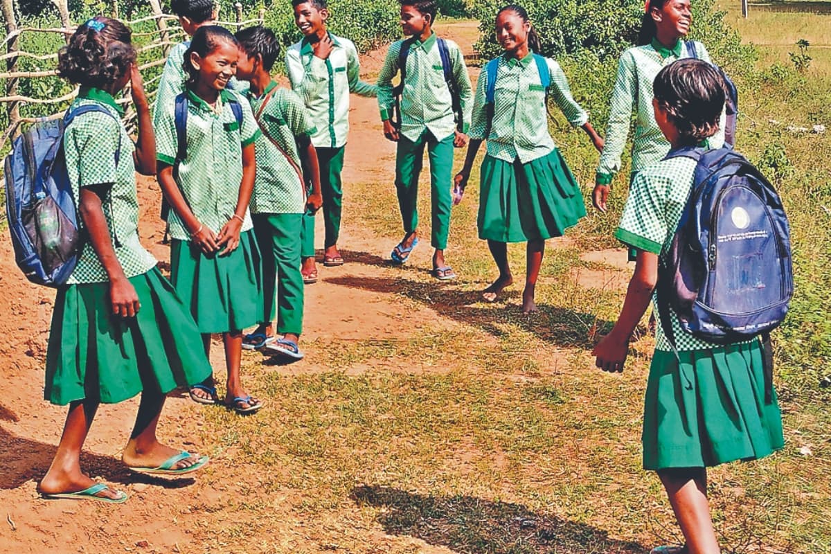 दुमका : नक्सली साये व पुलिसिया गतिविधियों के बीच कट रही थी लोगों की जिंदगी, जानें कैसे बेहतर हुए हालात