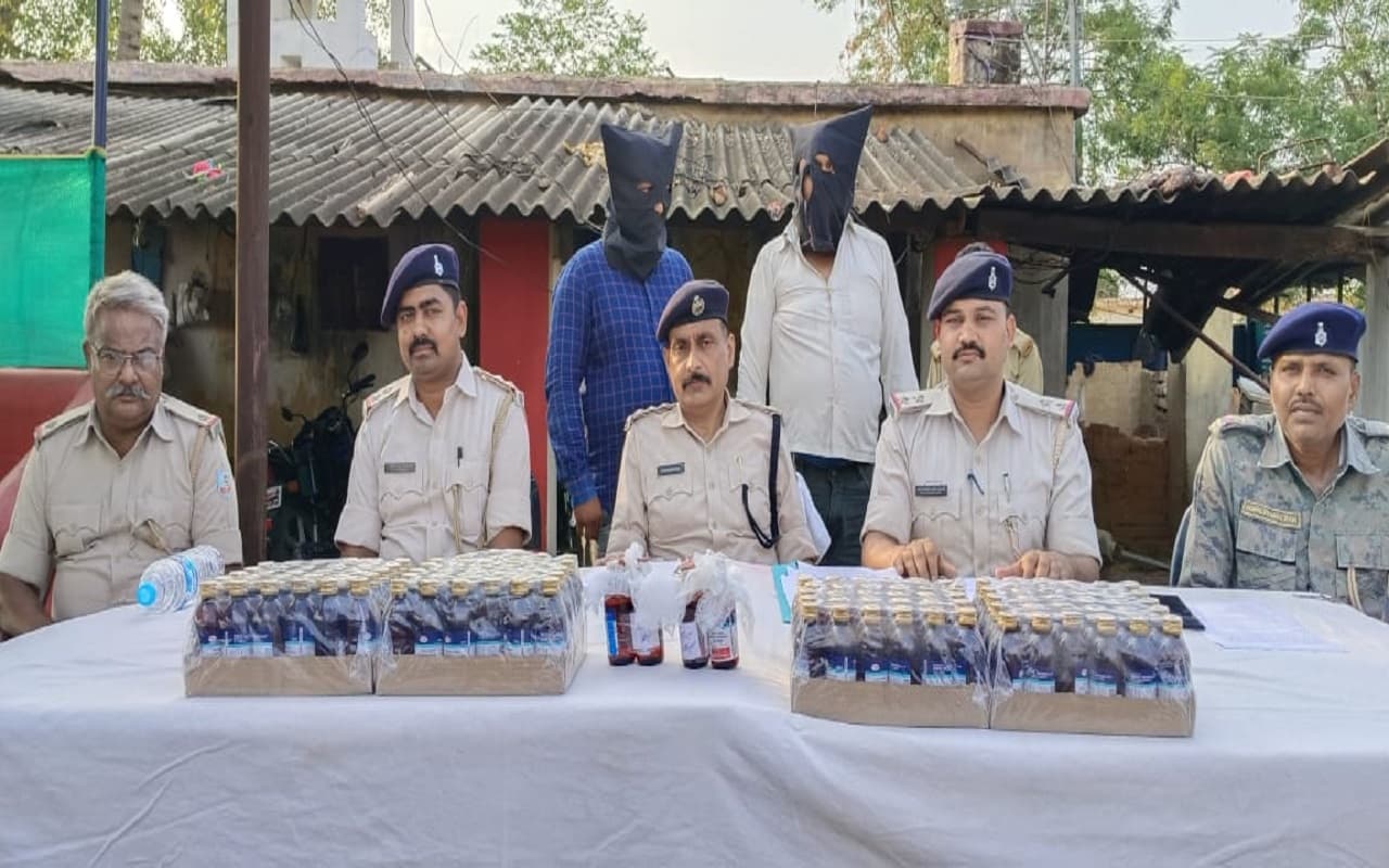 झारखंड: नशे के सौदागरों के खिलाफ बड़ी कार्रवाई, 7.74 लाख की कफ सीरप जब्त, दवा कारोबारी समेत 2 को भेजा जेल