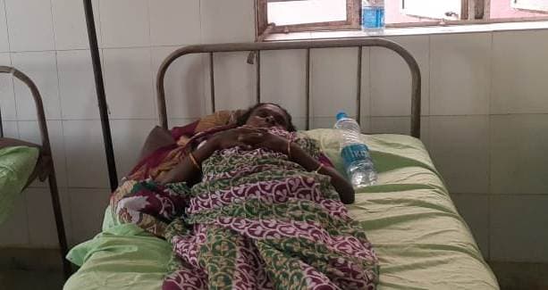 झारखंड के दुमका में एएनएम ने महिला को 2 बार लगा दी कोरोना वैक्सीन, हालत बिगड़ने पर कराया अस्पताल में भर्ती