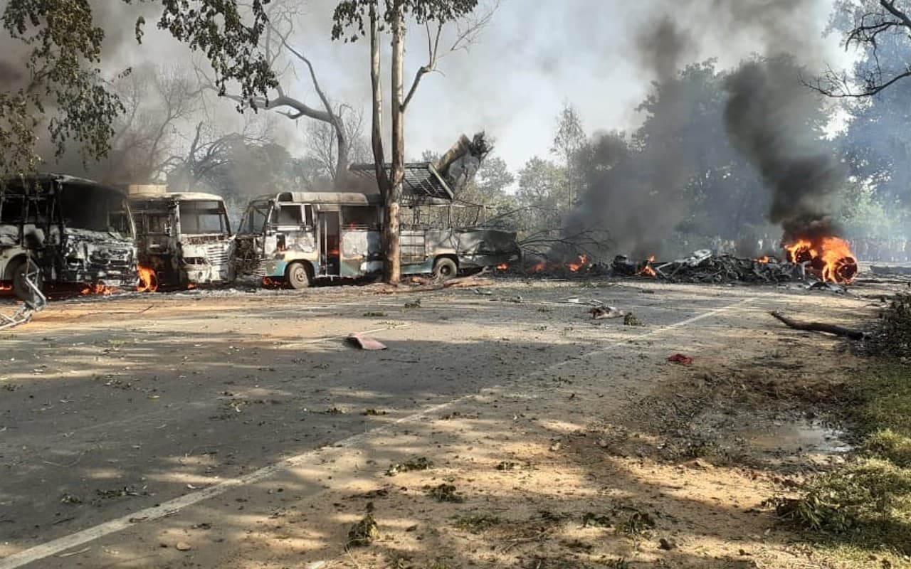 Jharkhand: दुमका में भीषण सड़क हादसा, एलपीजी टैंकर में विस्फोट के बाद लगी आग, कई लोग झुलसे, एक की मौत