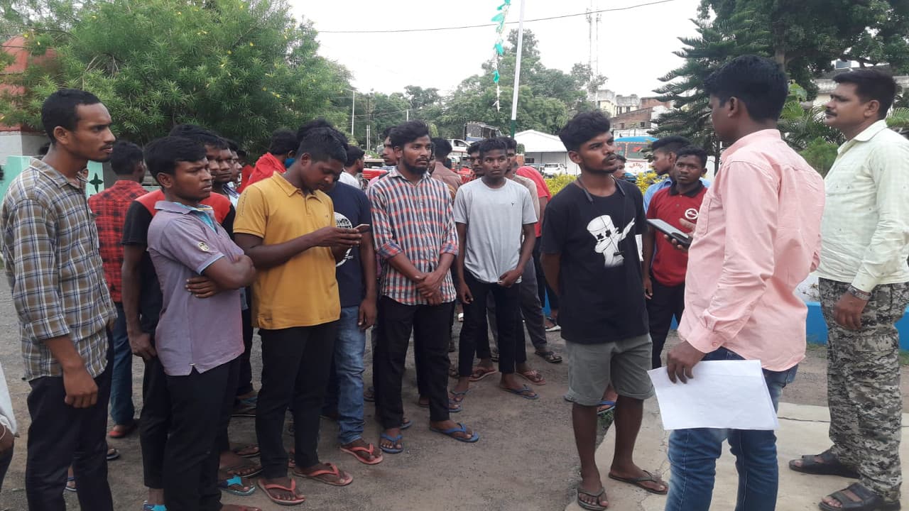 दुमका के SP कॉलेज के हॉस्टल में जूनियर छात्रों के साथ रैगिंग, पीड़ित छात्र पहुंचे नगर थाना