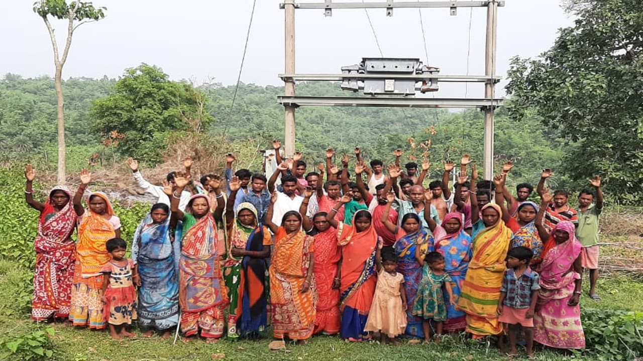 दुमका की सुग्गापहाड़ी पंचायत के आदिवासी बहुल गांवों में नहीं पहुंची बिजली, ग्रामीण हैं परेशान