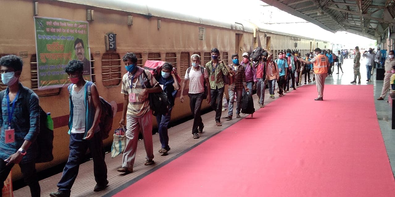 सीएम हेमंत सोरेन बोले- बिहार से आ रही ट्रेन झारखंड में ला रही कोरोना, रेलवे ने कहा 13 से होगी बंद