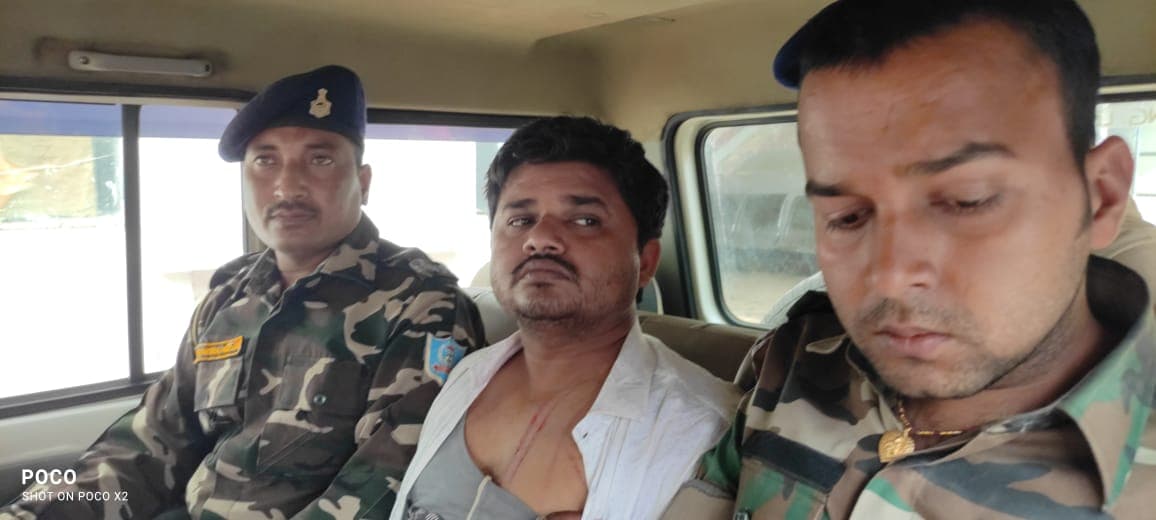 दुमका के सहायक बंदोबस्त पदाधिकारी का पेशकार 5 हजार घूस लेते गिरफ्तार, एंटी करप्शन ब्यूरो ने रिश्वत लेते रंगेहाथ दबोचा