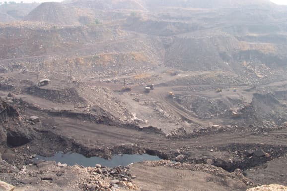 झरिया की इमारतों से भी ऊंचा है राजापुर का ओबी डंप