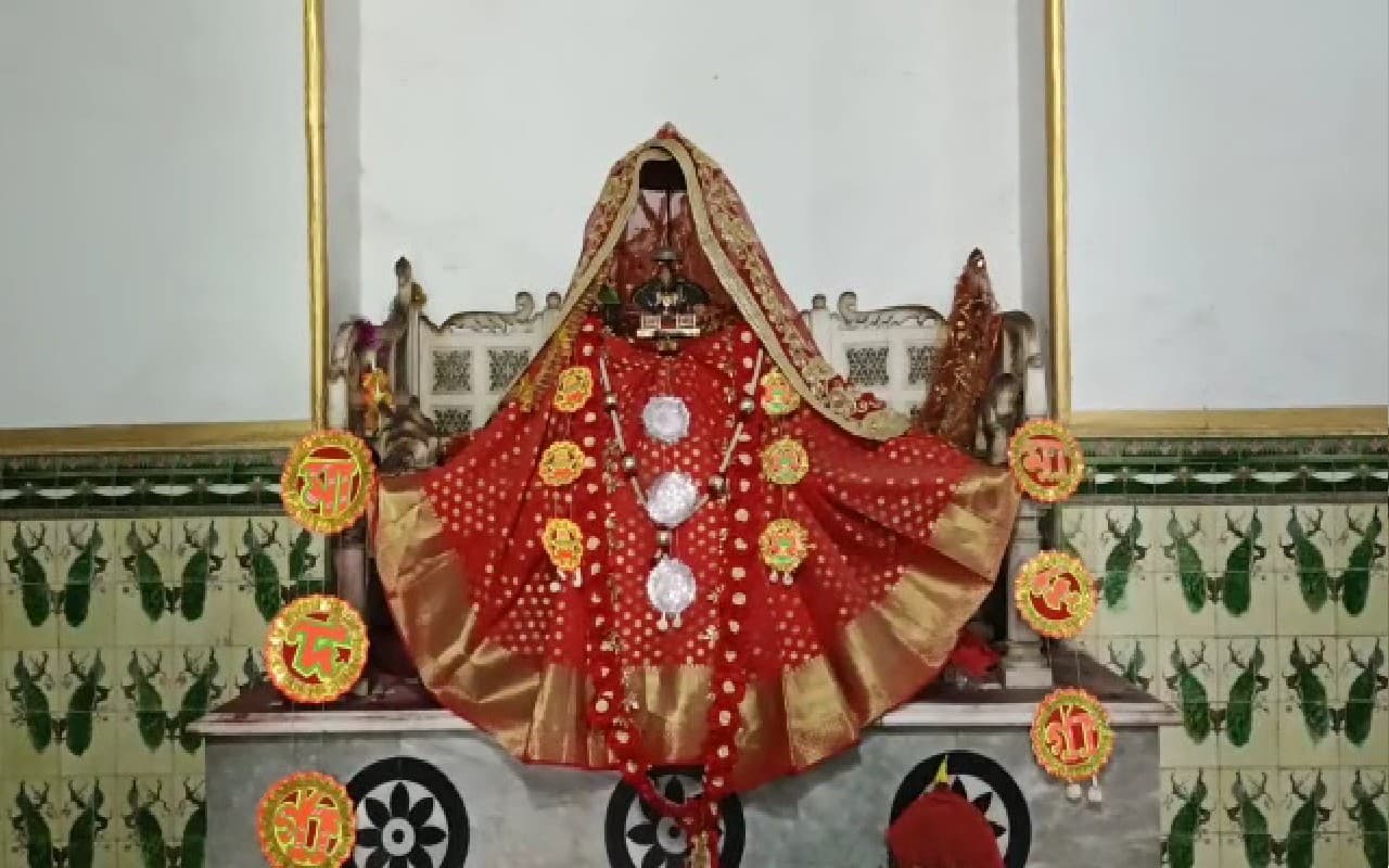काशीपुर पंचकोट राजवंश की 2000 वर्ष पुरानी दुर्गापूजा शुरू, अष्टमी के दिन मिलते हैं माता के पैरों के निशान