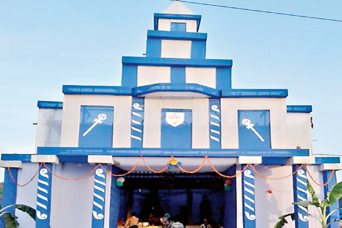 लोहरदगा के कैरो में दुर्गा पूजा की तैयारी शुरू, कोलकाता के तर्ज पर हो रहा मां अंबे की प्रतिमा का निर्माण
