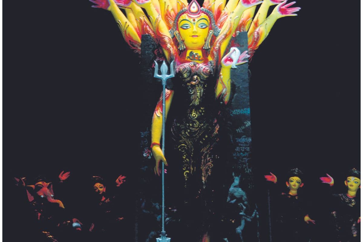 Photos : देखें कोलकाता में विशेष थीम के साथ तैयार किये गये पूजा पंडाल की खास झलकियां