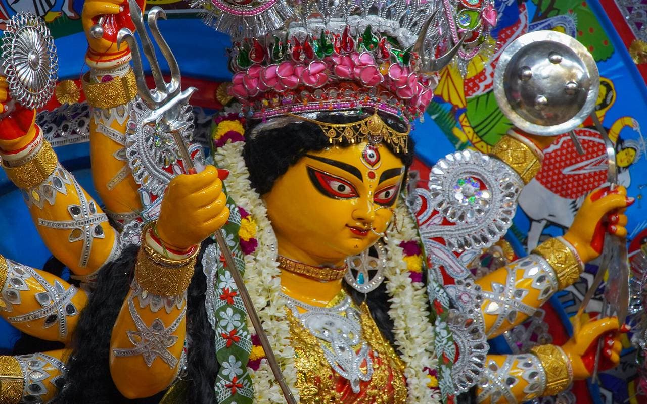 Durga Puja 2022 : पूजा पंडालों में पुष्पांजलि पर अब बांग्ला भाषा में पढ़े जायेंगे श्लोक