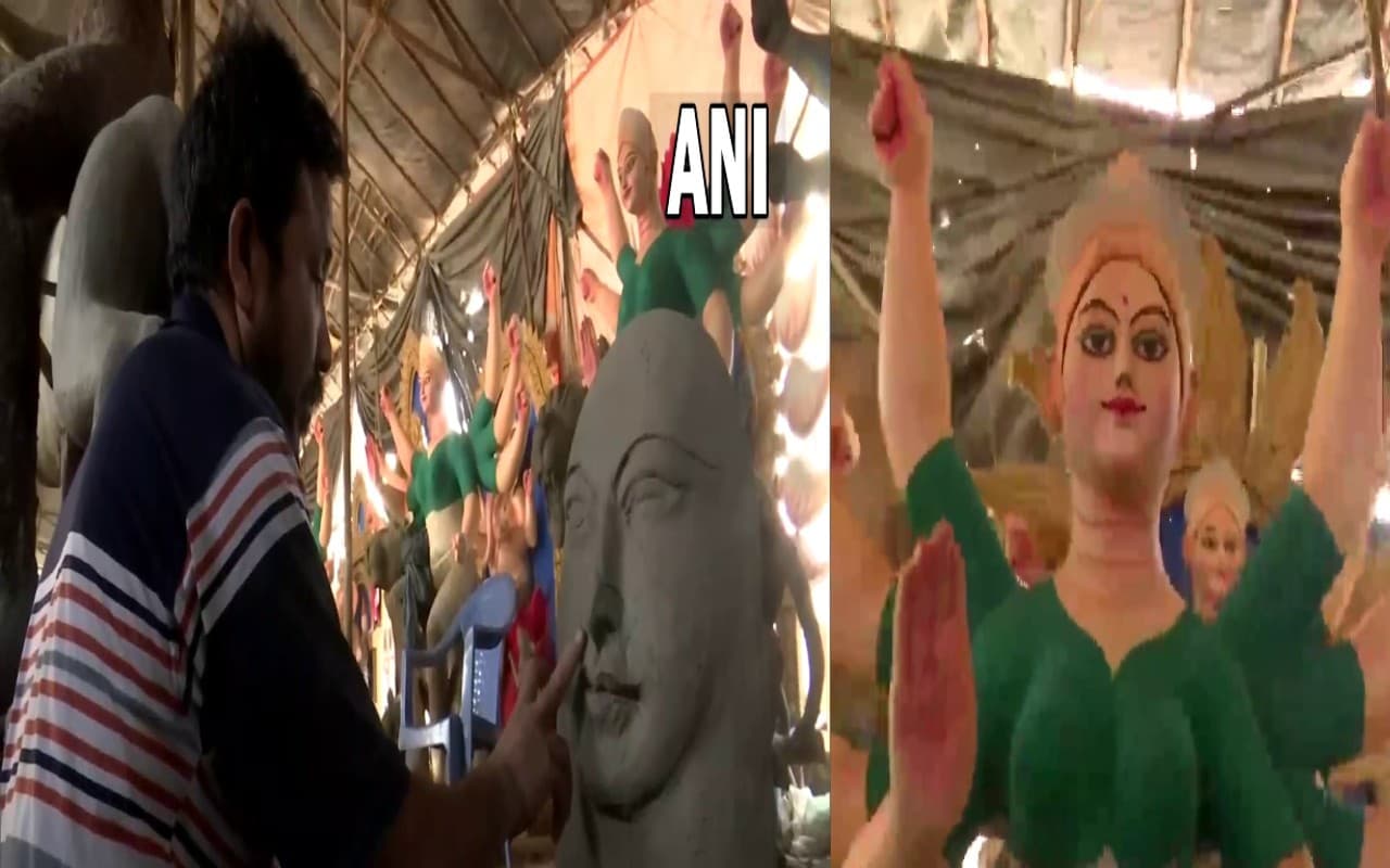 दुर्गा पूजा की तैयारी जोरों पर, पर्यावरण को ध्यान में रख कर बनाया इको फ्रेंडली मूर्ति, देखें तस्वीरें