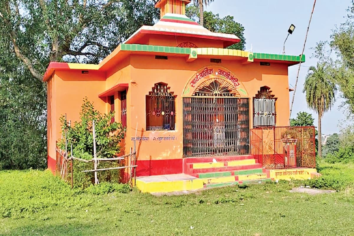 खास है कोडरमा के गुमो की दुर्गा पूजा, पूरे नवरात्र दी जाती है बकरे की बलि