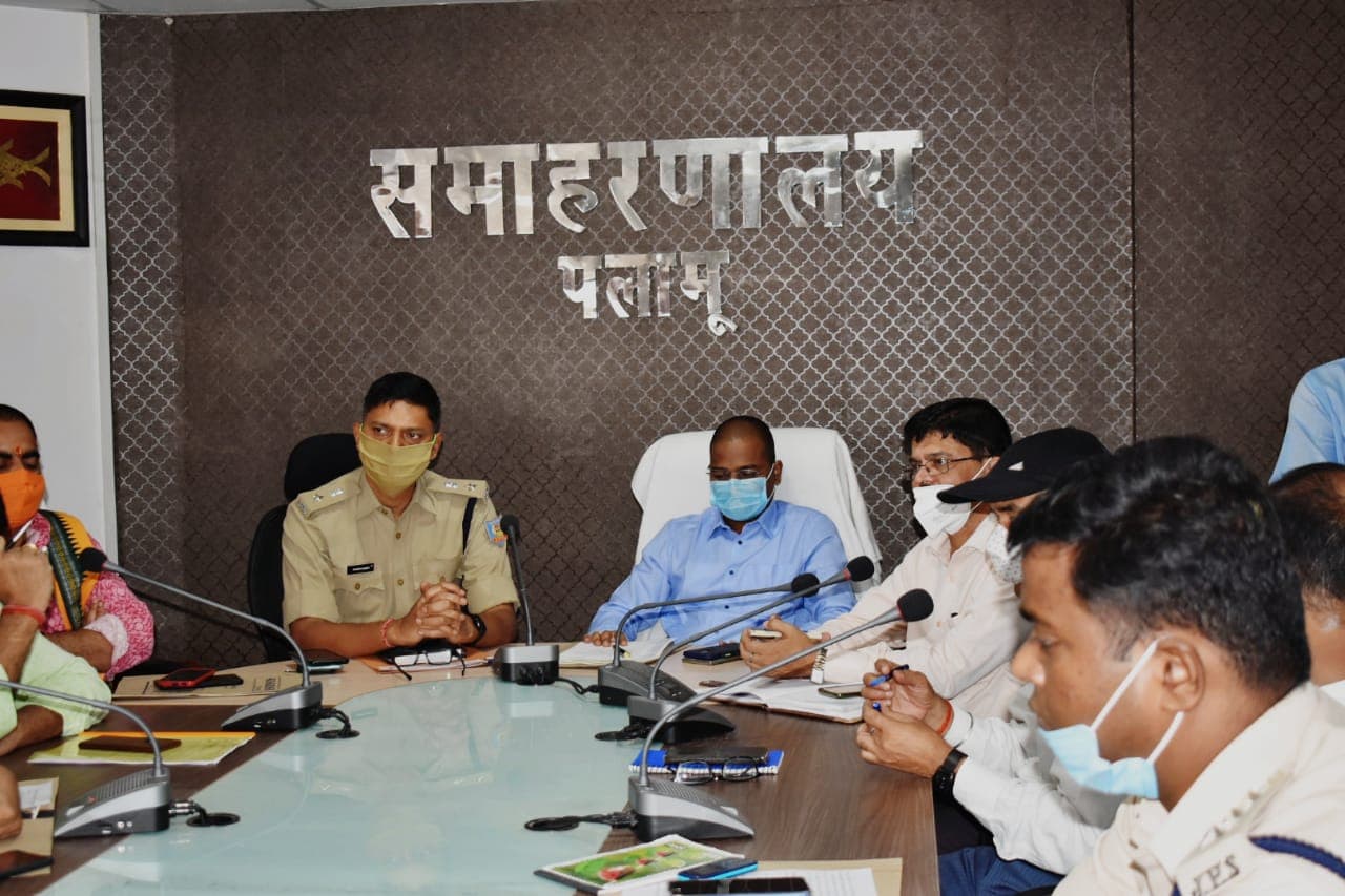 Durga Puja 2020 : दुर्गा पूजा को लेकर शांति समिति की बैठक, उपायुक्त ने दिया ये आश्वासन