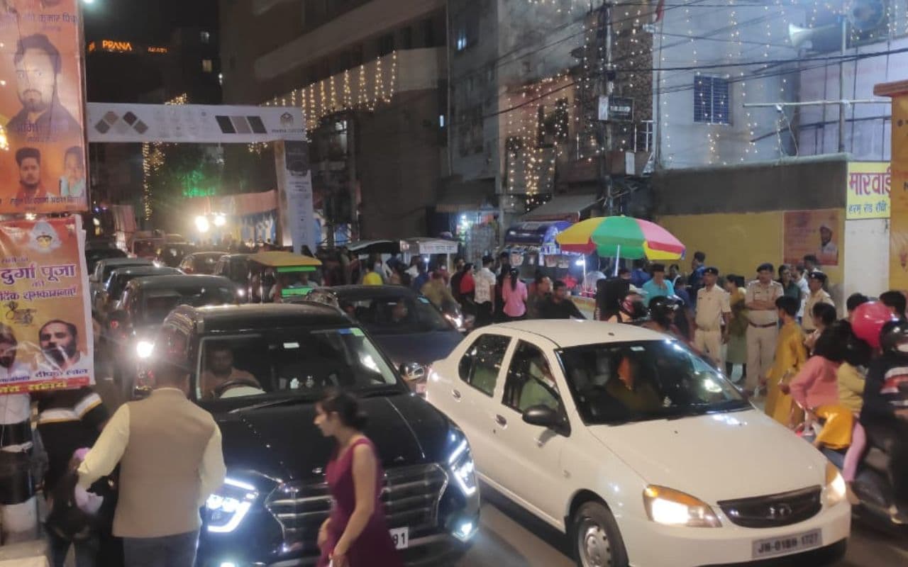 दुर्गा पूजा घूमने वाले जहां-तहां खड़ी नहीं कर सकेंगे गाड़ी, ट्रैफिक विभाग ने तय किया स्टैंड, यहां देखें लिस्ट