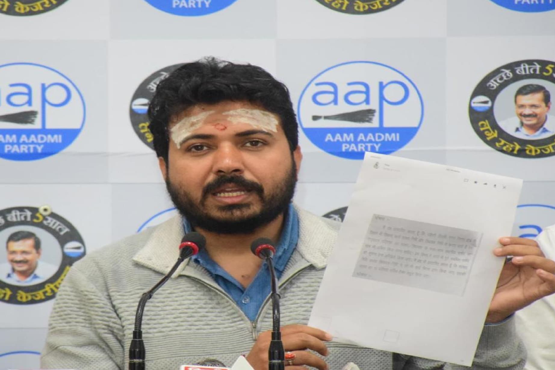 आम आदमी पार्टी का भाजपा पर बड़ा आरोप, एमसीडी में सांसद विधायक फंड में 10 फीसद पैसा लेने का प्रस्ताव लायी है : दुर्गेश पाठक