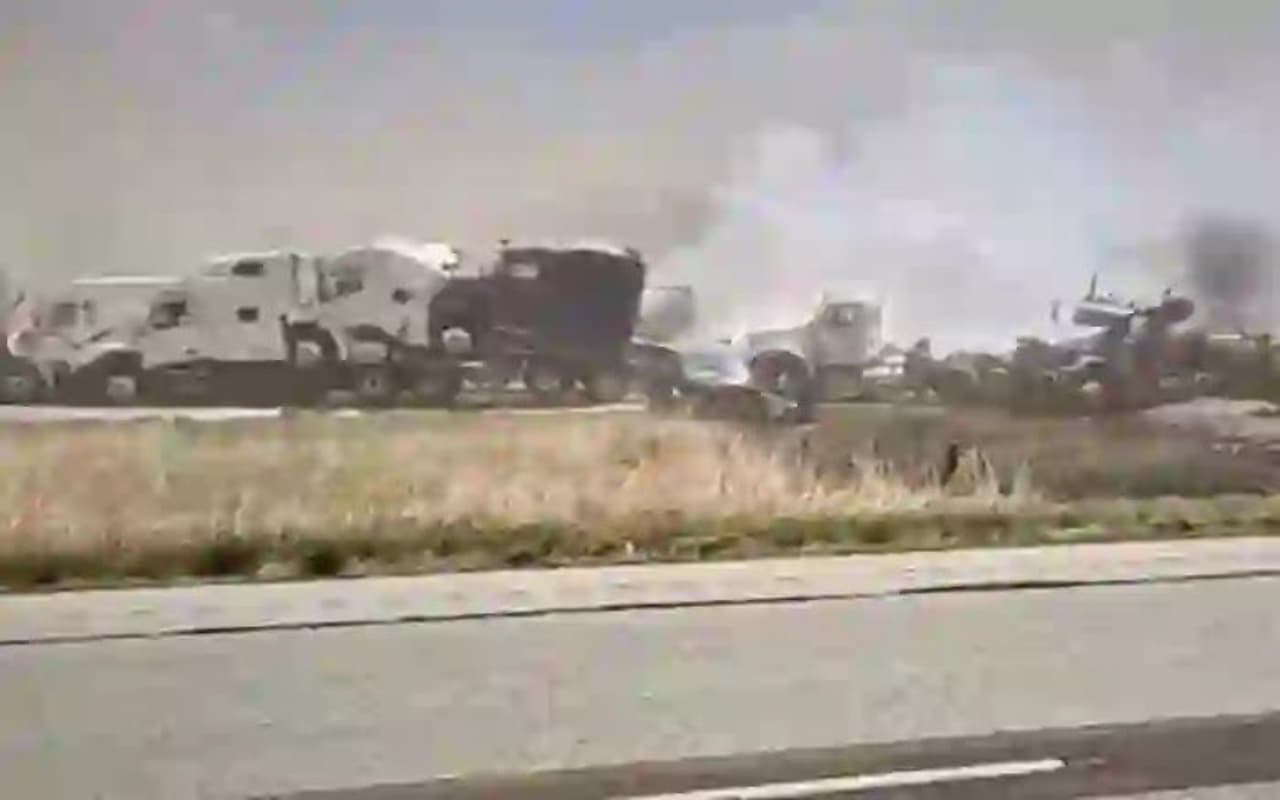 Dust Storm: अमेरिका में धूल भरी आंधी ने मचाई तबाही, कई गाड़ियां आपस में टकराई, 6 की मौत और 30 घायल