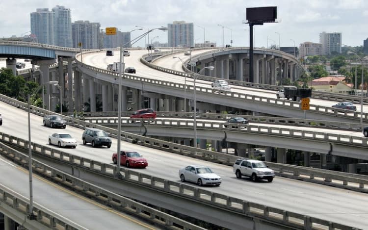 Property News: गुरुग्राम नहीं द्वारका एक्सप्रेसवे के आसपास मची फ्लैट्स खरीदने की होड़, जानें क्या है कीमत