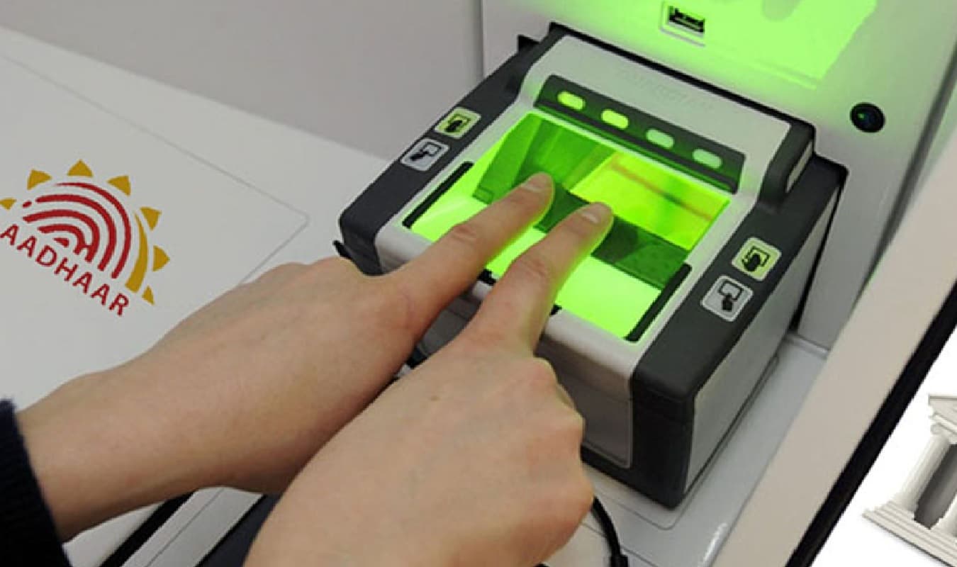 बिहार: 5 साल से गोदाम में सड़ रही थीं 1058 आधार मशीनें, केके पाठक ने स्कूलों में लगाने का दिया निर्देश