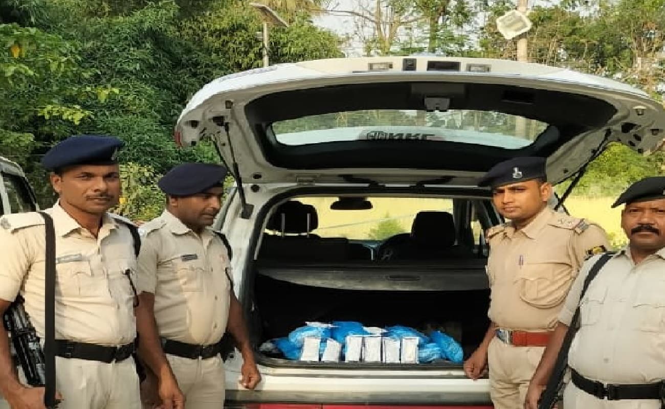 गोपालगंज: शराब की तलाश में निकली पुलिस को मिली 383 किलो चांदी, आगरा से कार में छिपाकर लायी जा रही थी पटना