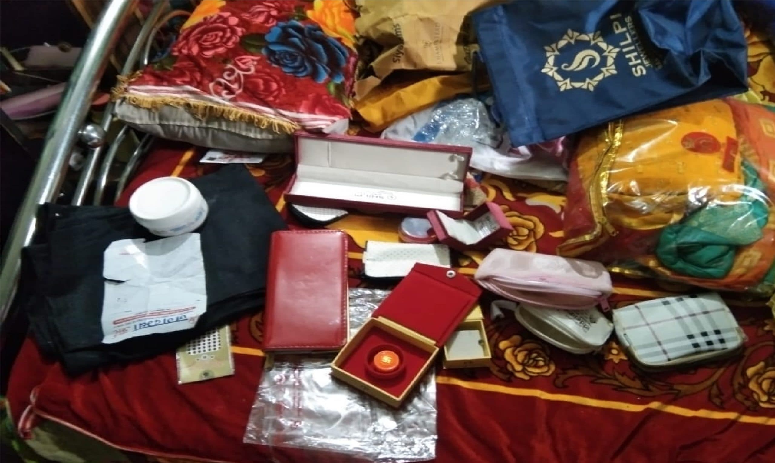 देवघर : रामपुर आदर्श कॉलोनी में एक मकान से लाखों की चोरी