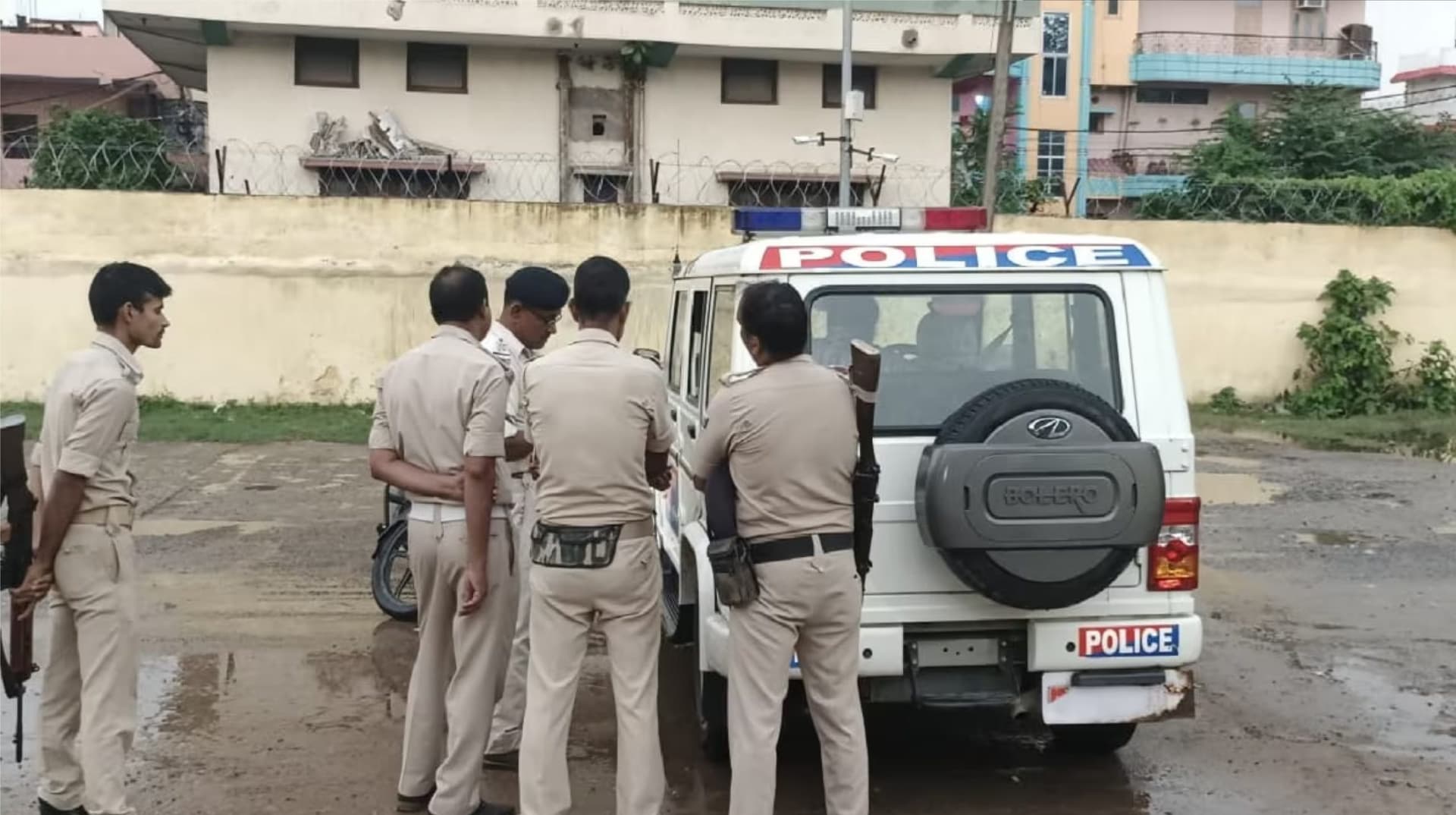 बांका में शराब तस्करी के मामले में सजा सुनते ही कोर्ट से फरार हुआ आरोपी, खाक छानते रह गयी पुलिस