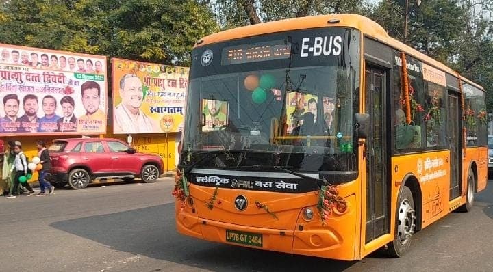 Kanpur News: कानपुर के 5 रूटों पर ई-बसों का परिचालन शुरू, जनवरी तक और बढ़ेंगी बसें