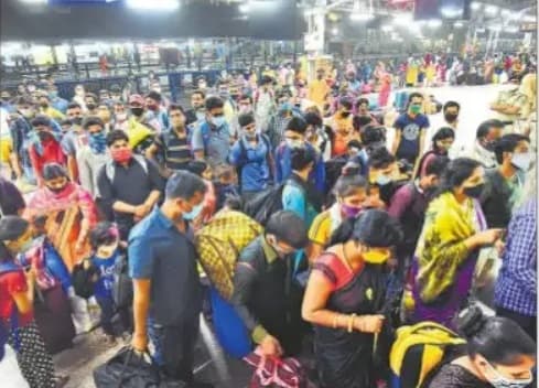 Coronavirus : सता रहा लॉकडाउन का डर, परदेस से फिर गठरी-पोटली बांध घर लौट रहे लोग